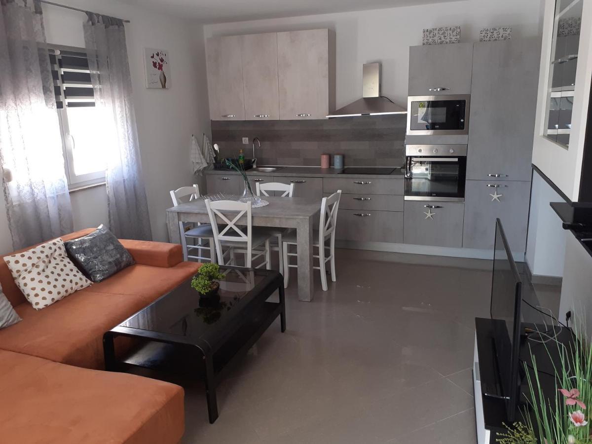 Apartman Nada Liznjan Exterior photo